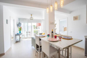 NEW fantastic location 2 Bed, 2 bath Apartment 150m from the beach, central Estepona